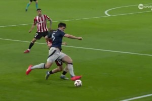 外網爆了！馬奎爾邊路戲耍對手送傳中 網友：小羅附體，亞馬奎！