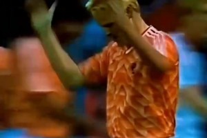 范巴斯滕獨進五球，率領(lǐng)荷蘭隊奪得1988年歐洲杯冠軍