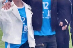 黑絲晃眼！“錘王”和美嬌妻李小萌慶祝大連勝利