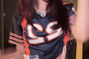 湖人淘汰，美娜也是放飛自我了，露個小腰扭起來