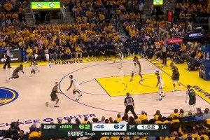 拉弓如滿月??！愛德華茲殺入禁區(qū)一柱擎天隔扣魯尼