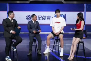 楊瀚森接受美娜采訪：平時(shí)喜歡打游戲 關(guān)注東契奇約基奇申京較多