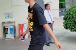 杜鋒參加東莞女籃表彰大會 ！