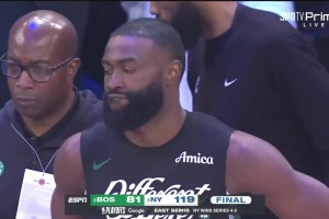 無緣衛(wèi)冕！慘遭尼克斯淘汰，去年FMVP杰倫-布朗賽后難掩失落