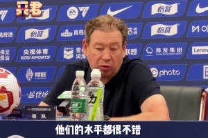 致敬傳奇！于漢超環(huán)繞梭魚灣謝場，大連上海球迷情感共振