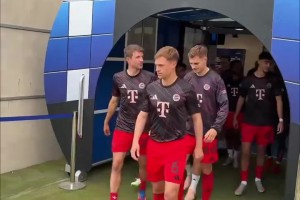 他值得！穆勒結(jié)束德甲生涯，霍村球迷全體起立鼓掌致敬！