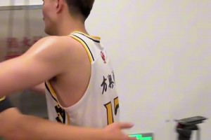 激情！5分鐘長(zhǎng)視頻跟隨鏡頭見證廣廈賽后更衣室慶祝！