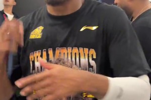 語(yǔ)速真快！FMVP巴里-布朗：我們擁有最好的團(tuán)隊(duì)！會(huì)好好慶祝