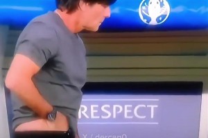 太搞了！外網(wǎng)網(wǎng)友惡搞：原來對(duì)手教練是被穆里尼奧“熏”暈了！