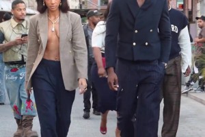 布朗此前和女友逛街，對象居然真空上陣??