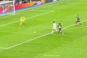 大師授課！應(yīng)該所有皇馬球員，都被莫德里奇培訓(xùn)過外腳背吧??