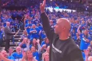 保羅現(xiàn)場(chǎng)觀戰(zhàn)！美網(wǎng)友調(diào)侃：多特為幫炮哥，所以打了福斯特嗎??