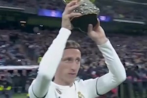 打破梅羅十年壟斷！2018年33歲的莫德里奇在伯納烏展示金球獎！