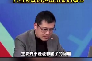 捧完杯后，武漢女足球員們在金色彩帶打滾??