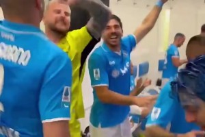 最大功臣，那不勒斯眾將慶祝意甲冠軍是高唱“佩德羅”之歌??