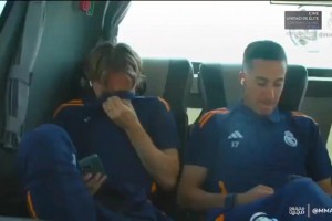 實在不舍！魔笛在前往伯納烏的車上流淚，巴斯克斯看到后趕緊安慰