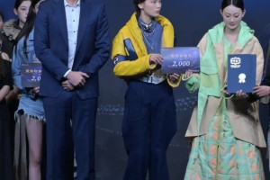 杜導有點忙??！原中國男籃主教練杜鋒出席廣東大學生時裝周