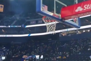 給全員整懵了！只有濃眉不知道庫(kù)里要干什么！