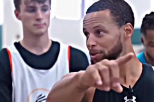 庫里：其實(shí)這個(gè)暴扣是我教的！當(dāng)弗拉格出現(xiàn)在庫里的訓(xùn)練營(yíng)！