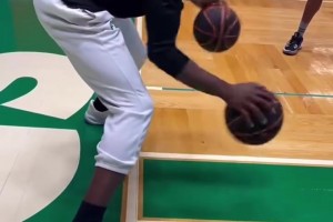 下賽季靠你了！杰倫布朗開啟休賽期訓練，加強控球訓練！