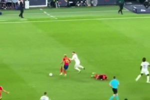 特奧只能用橄欖球擒抱動作阻止亞馬爾??