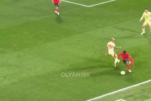 ??天生克星？門(mén)德斯靈巧轉(zhuǎn)身拉球，輕松戲耍亞馬爾