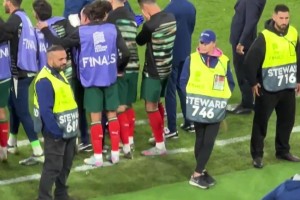 緊張！最后一個(gè)點(diǎn)球C羅全程不敢看，罰進(jìn)后仰天長(zhǎng)嘯+跪地痛哭！