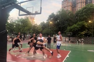 名場(chǎng)面！徐靜雨此前與楊毅辯論：吉諾比利跟諾維茨基不是一個(gè)檔次