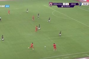 腳后跟妙傳！恩里克在弧頂腳后跟傳入禁區(qū)，奧斯卡一蹴而就??