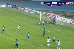 青島西海岸1-0領先！阿齊茲門前包抄破門