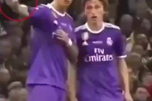 他是真懂球！歐冠決賽C羅指導魔笛如何配合和傳球后，馬上見效！