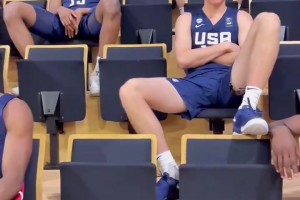 這倆一起練投籃還挺魔性，可惜以后看不到了