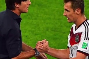 網(wǎng)友惡搞：足壇某種“味道”的傳遞！梅西嘔吐的原因找到了！