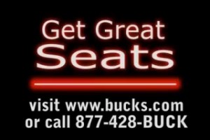 珍貴影像！07年易建聯(lián)被選中后和雄鹿簽約，這模樣真青澀啊！