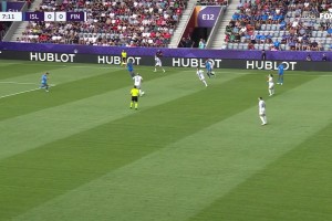 曾經(jīng)的大英帝星~阿里現(xiàn)在踢不上球也要轉(zhuǎn)型當(dāng)模特啦??