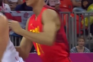 燃起來(lái)了！面對(duì)大小加索爾和伊巴卡，易建聯(lián)狂砍30分12板！