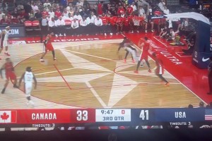 這個確實有點軟！詹姆斯妙傳空切的恩比德，結果后者空籃上飛??