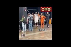 果然來快船了！據(jù)悉哈登是比爾夫婦的媒人，跟他們夫妻關(guān)系很好~