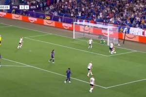 神人??德國女足門將門線撈球拯救球隊，拖入點球大戰(zhàn)淘汰法國