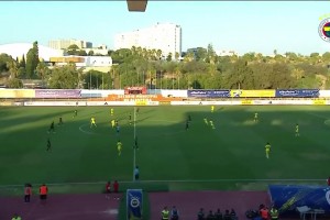 莫德里奇毫無疑問受到了巴薩球員的尊敬，哪怕他朝著德容呲水??