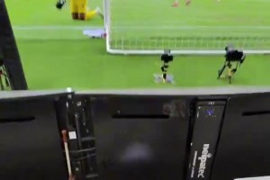 倒數(shù)第二傳！這位球迷意外地成為范迪克打進頭球的參與者！