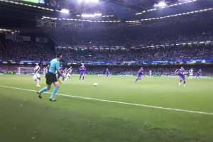 “頂級中衛(wèi)比拼，拉莫斯還是范迪克？”