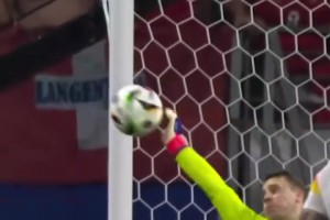 打得漂亮，撲的精彩！慢鏡頭看諾伊爾這記逆天撲救！