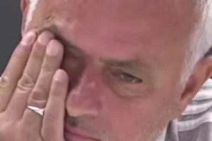 真情流露！穆里尼奧發(fā)布會落淚悼念愛徒科斯塔??