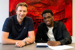 加強(qiáng)邊路！藥廠官宣1000w歐簽下荷蘭U21國腳波庫！欣賞集錦吧