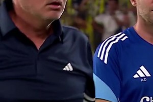 心理戰(zhàn)？穆帥在裁判等VAR時提前舉手慶祝，進球被取消后一臉懵圈