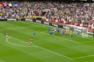 角球當(dāng)點(diǎn)球使！賴斯角球傳中，廷伯甩頭攻門得手