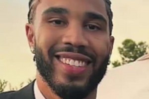 來參加好大哥的婚禮！塔圖姆新發(fā)型亮相比爾婚禮！