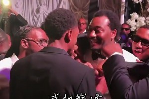 “曾經(jīng)的奇才雙槍～沃爾現(xiàn)身好兄弟比爾婚禮”