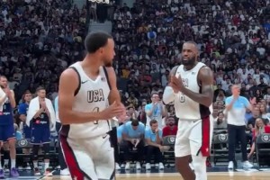 恩比德：獎(jiǎng)勵(lì)自己個(gè)三分！可能是美國男籃最有節(jié)目效果的一場球！